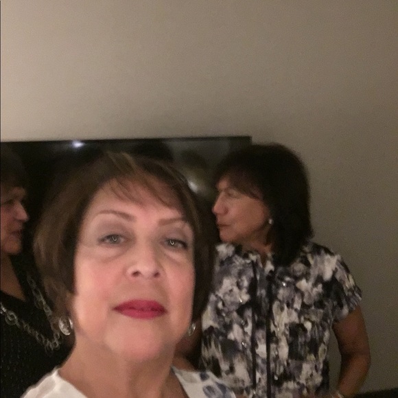 Meet your Posher, Laura - Picture 1 of 1